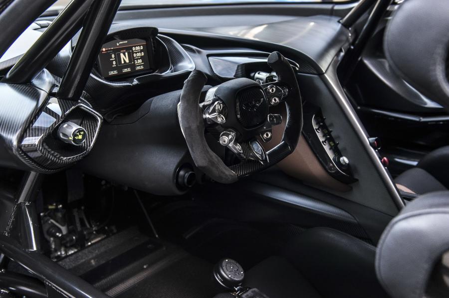 Интерьер Aston Martin Vulcan 2016 года  (фото 27 из 38)